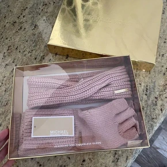 New Michael Kors warm weather accessories - Picture 1 of 4